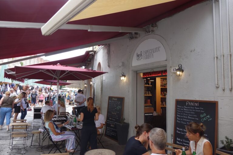 Unlock Hidden Gems with Our Experienced Tour Guides